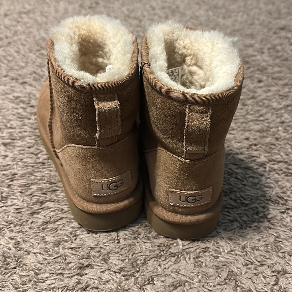 UGG Classic Mini II Boot - Picture 5 of 8